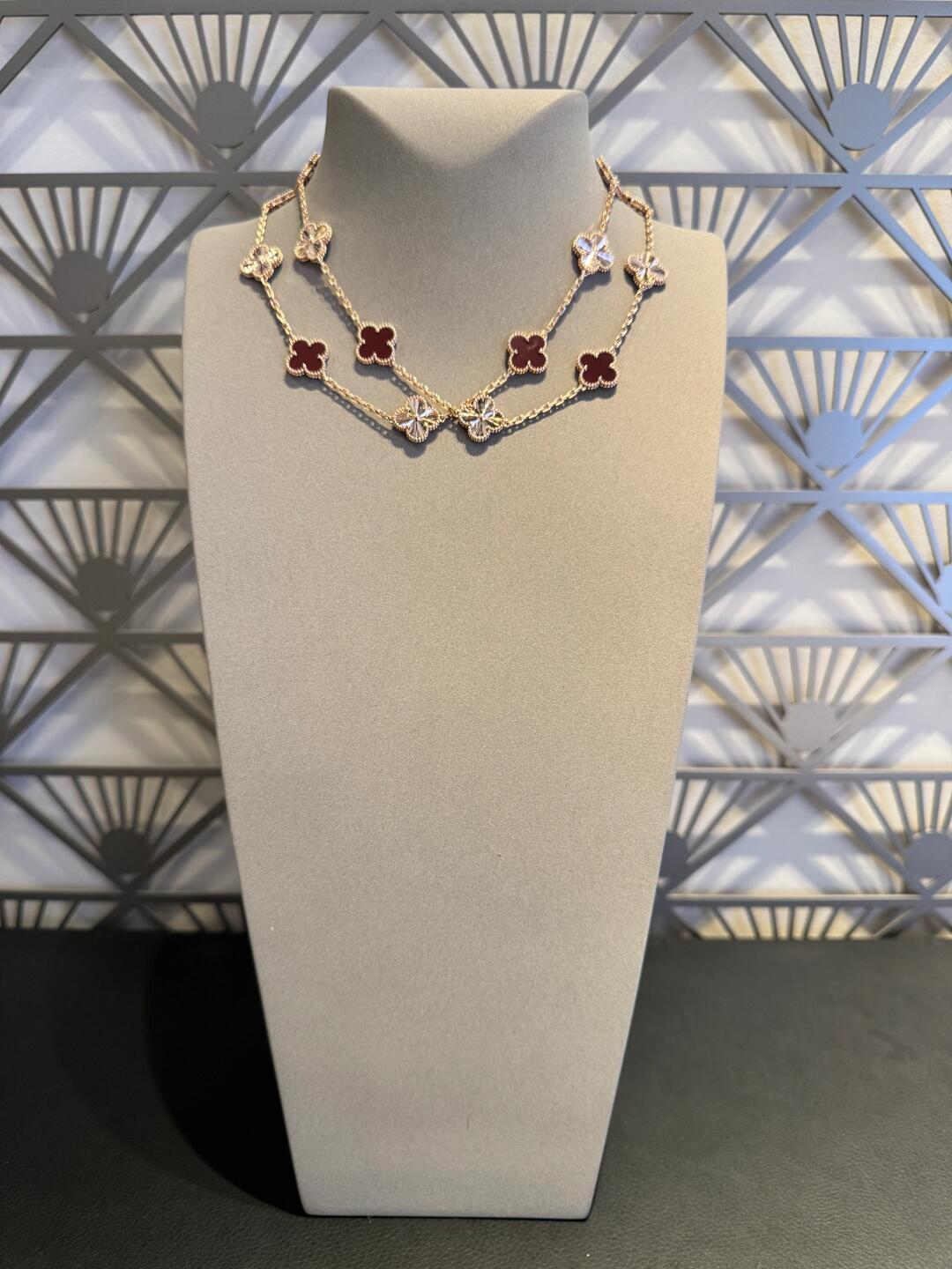 [CharmAmor]CLOVER 20 MOTIFS LASER CARNELIAN NECKLACE