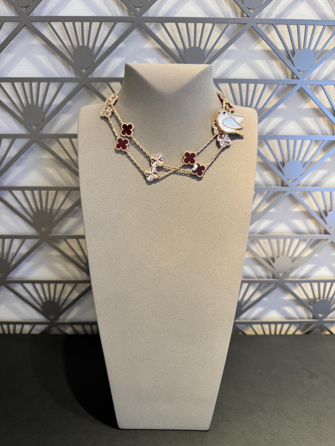 [CharmAmor]CLOVER 20 MOTIFS LASER CARNELIAN NECKLACE