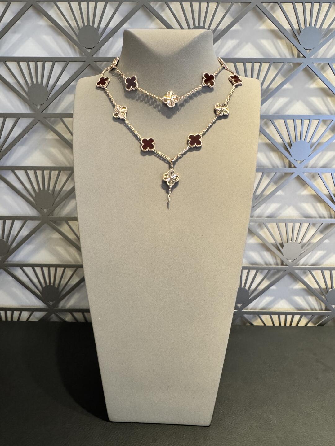 [CharmAmor]CLOVER 20 MOTIFS LASER CARNELIAN NECKLACE