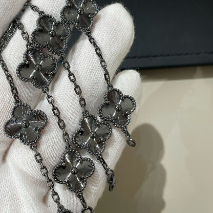 [CharmAmor] CLOVER 5 MOTIF BLACK BRACELET
