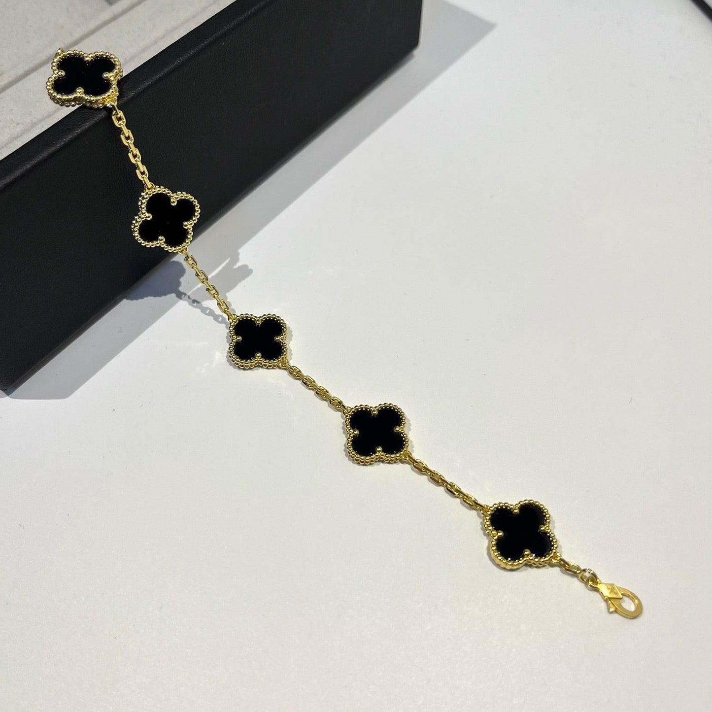 [CharmAmor] CLOVER 5 MOTIF ONYXS BRACELET COLLECTION