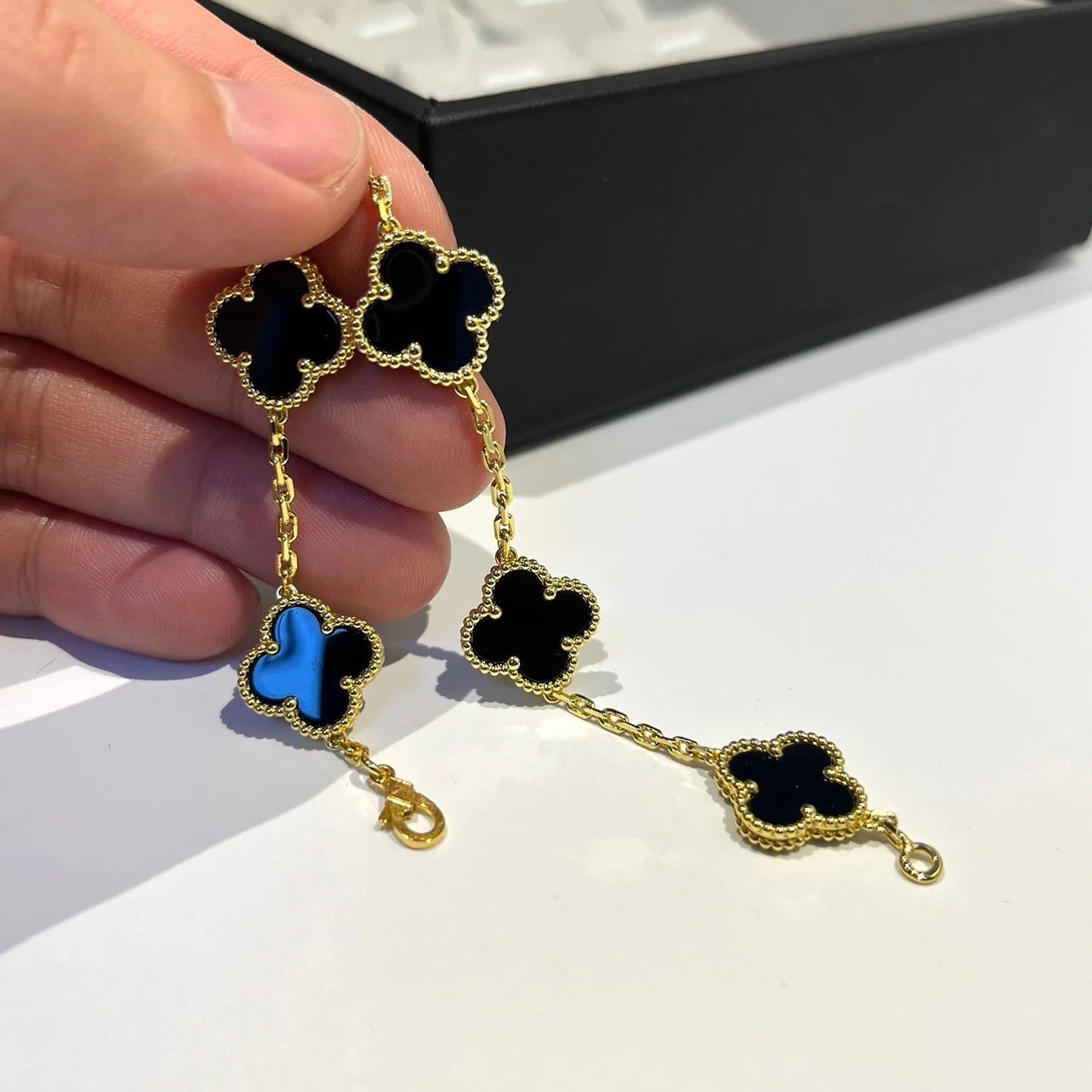 [CharmAmor] CLOVER 5 MOTIF ONYXS BRACELET COLLECTION