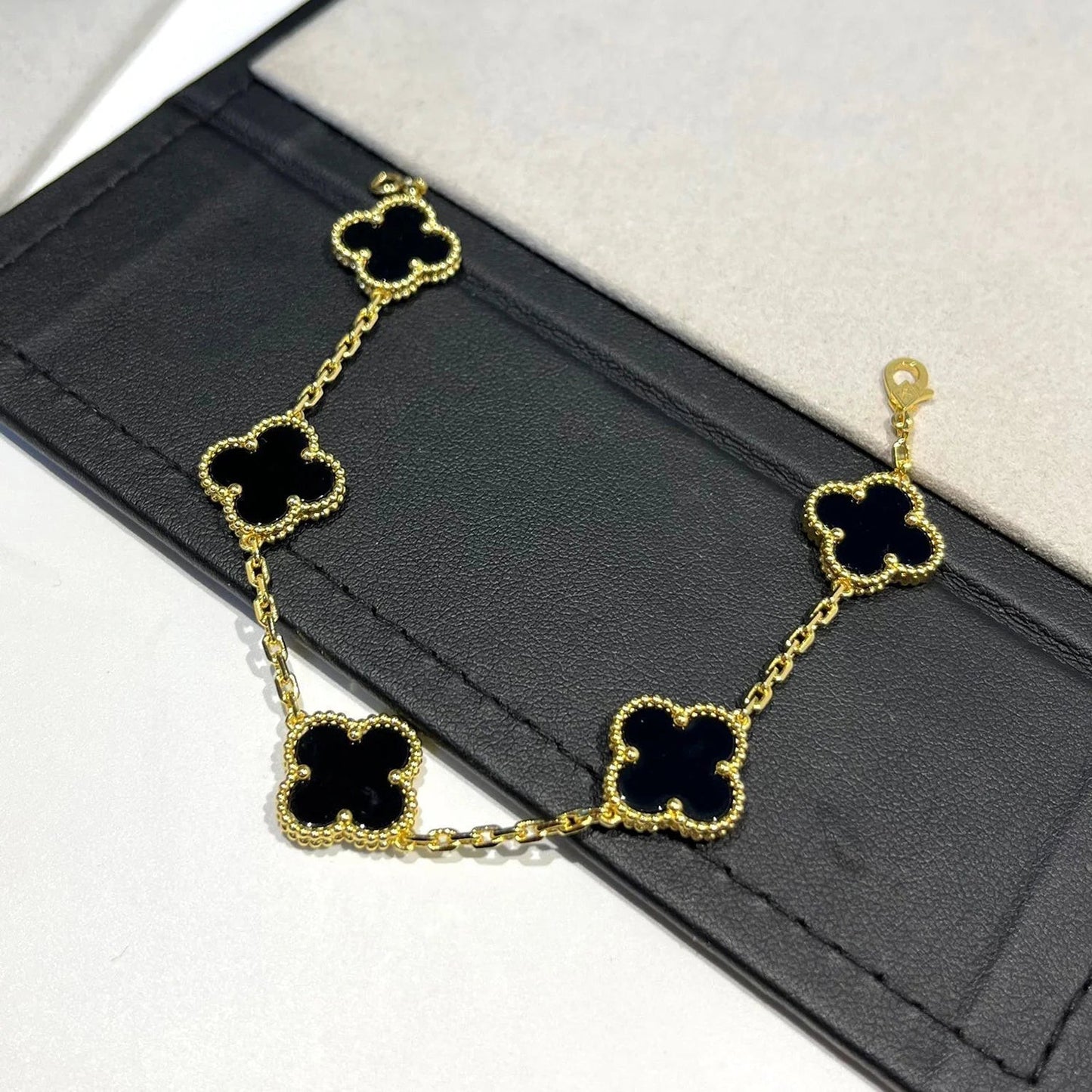 [CharmAmor] CLOVER 5 MOTIF ONYXS BRACELET COLLECTION