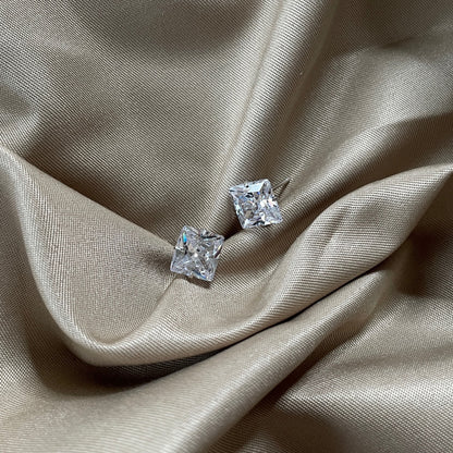 [CharmAmor]Stylish Shiny Square Center Stone Stud Earrings