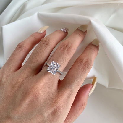 [CharmAmor]4.0 Carat Luxurious Engagement Ring