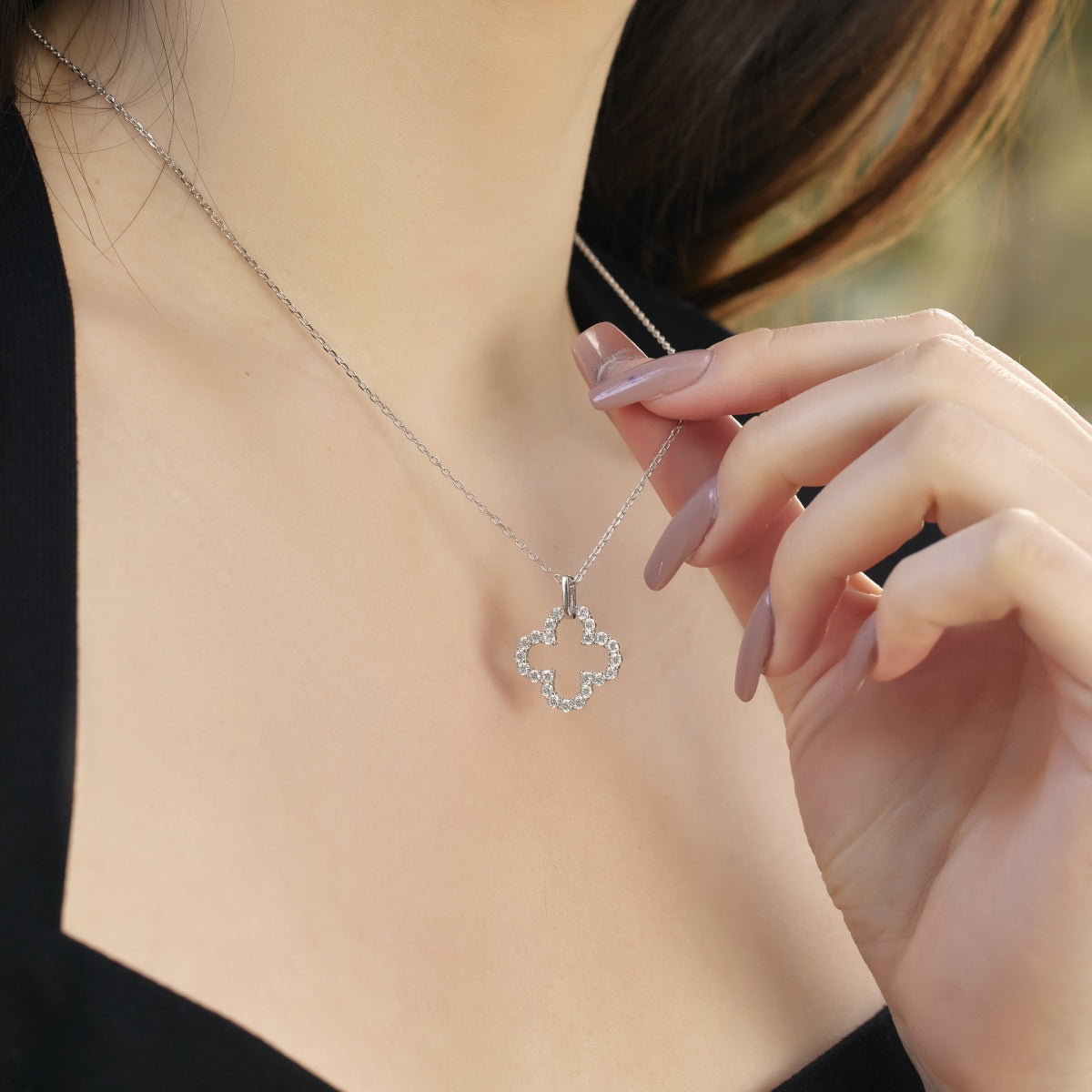 [CharmAmor]Four-Leaf Clover Hollow Design Exquisite Necklace