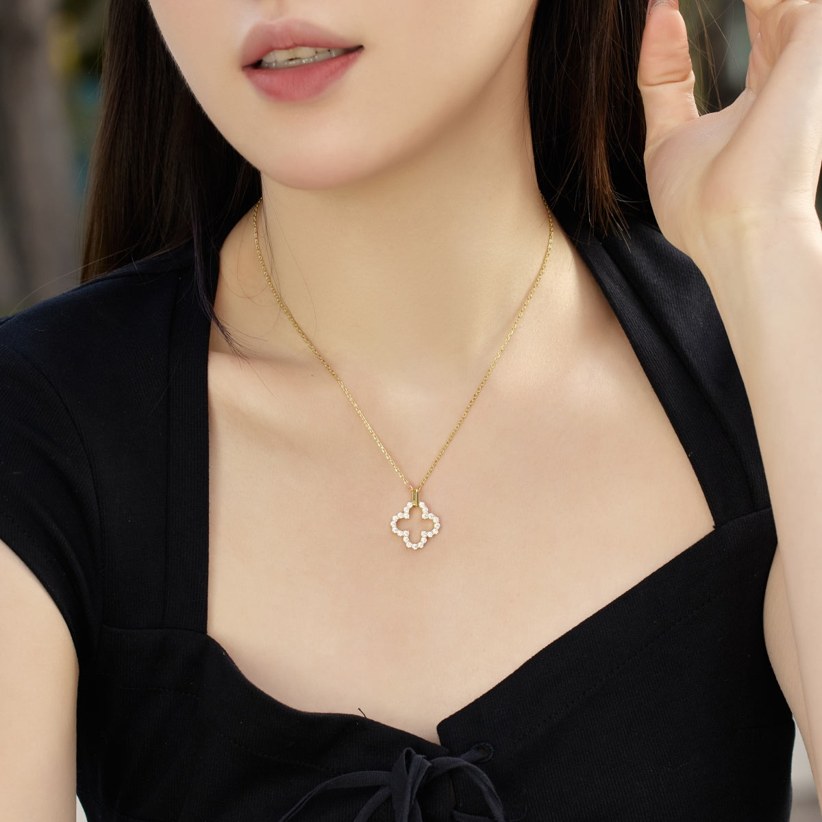 [CharmAmor]Four-Leaf Clover Hollow Design Exquisite Necklace