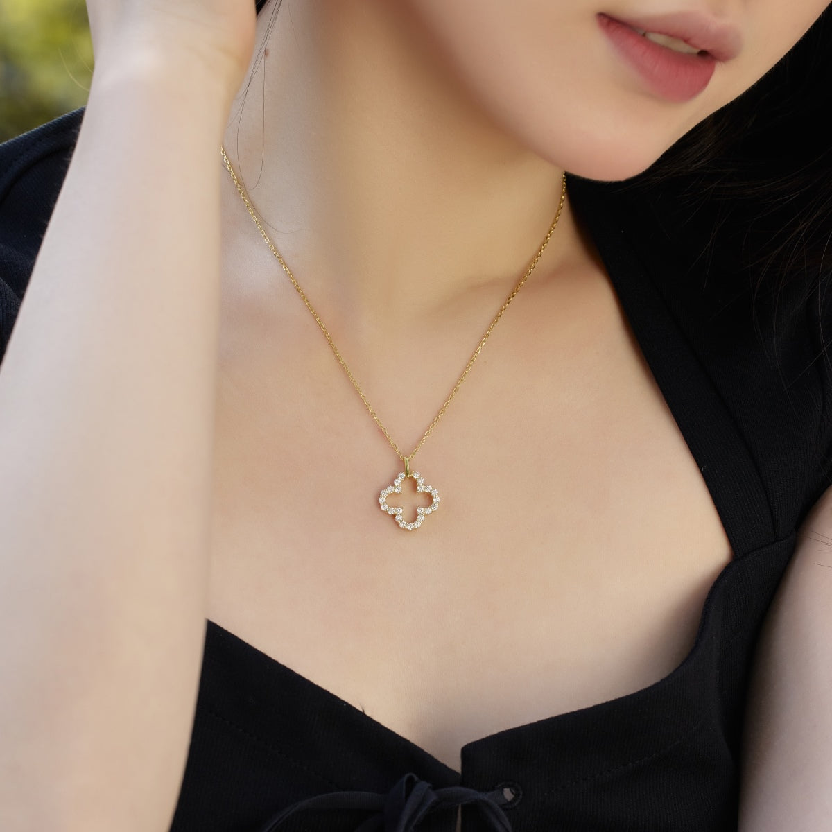 [CharmAmor]Four-Leaf Clover Hollow Design Exquisite Necklace