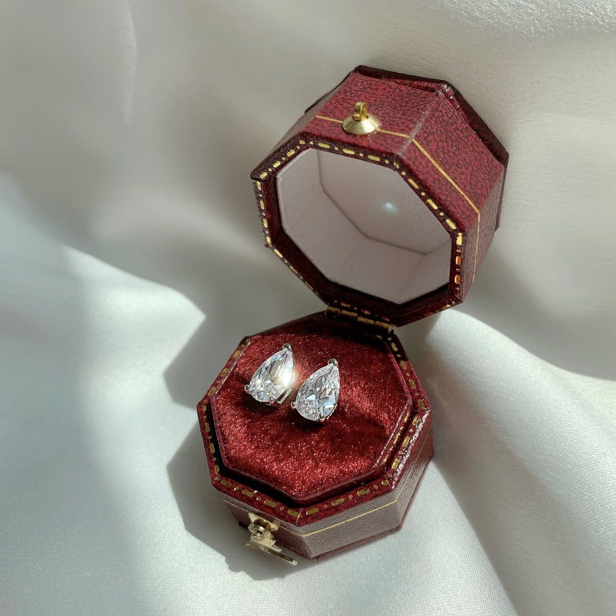 [CharmAmor]Ornate Water Drop Shape Earrings