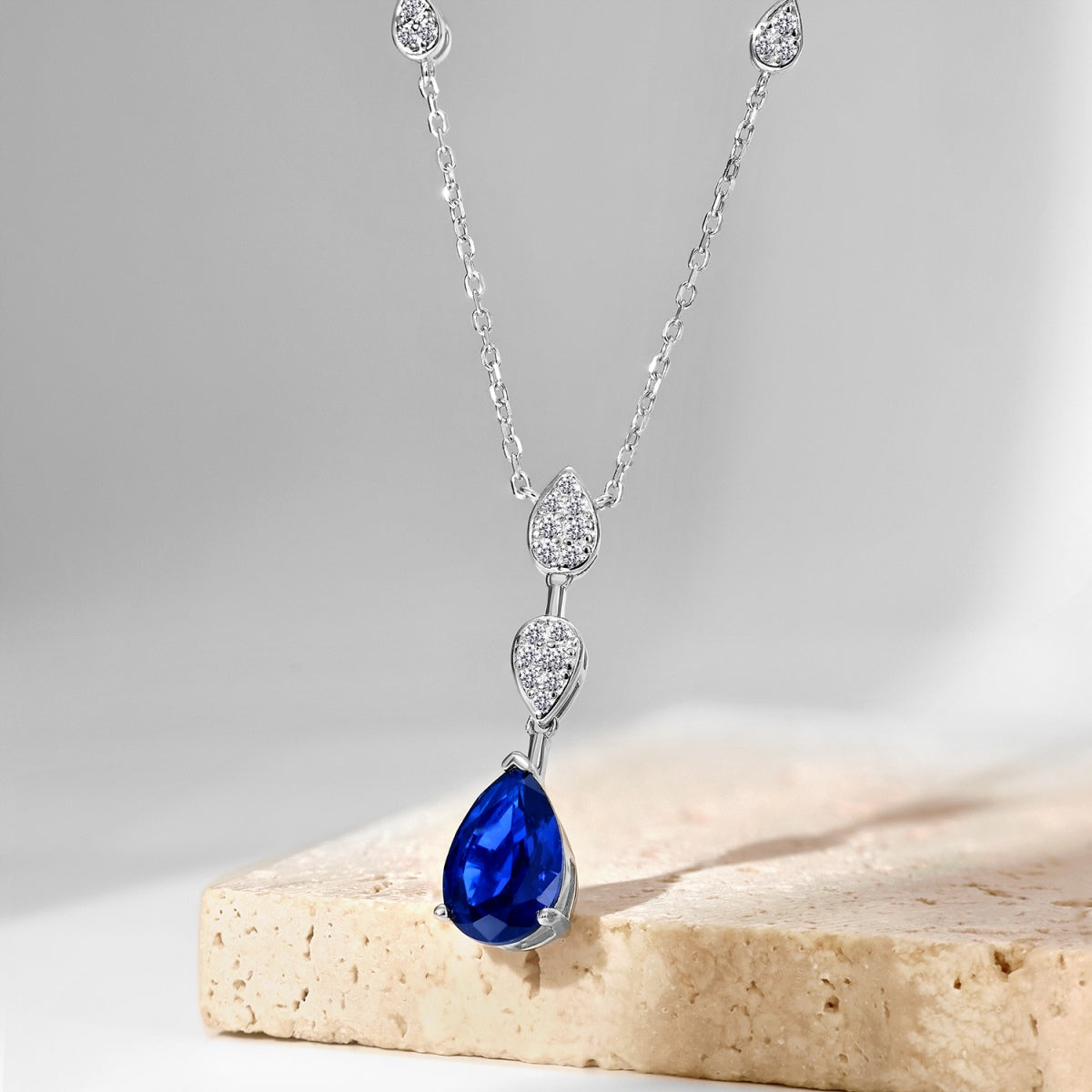 [CharmAmor]Dazzling Pear Cut Necklace