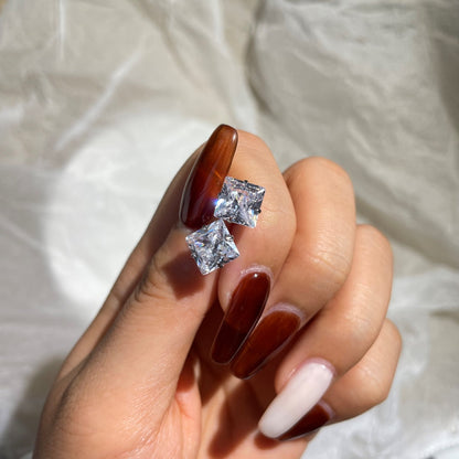 [CharmAmor]Stylish Shiny Square Center Stone Stud Earrings
