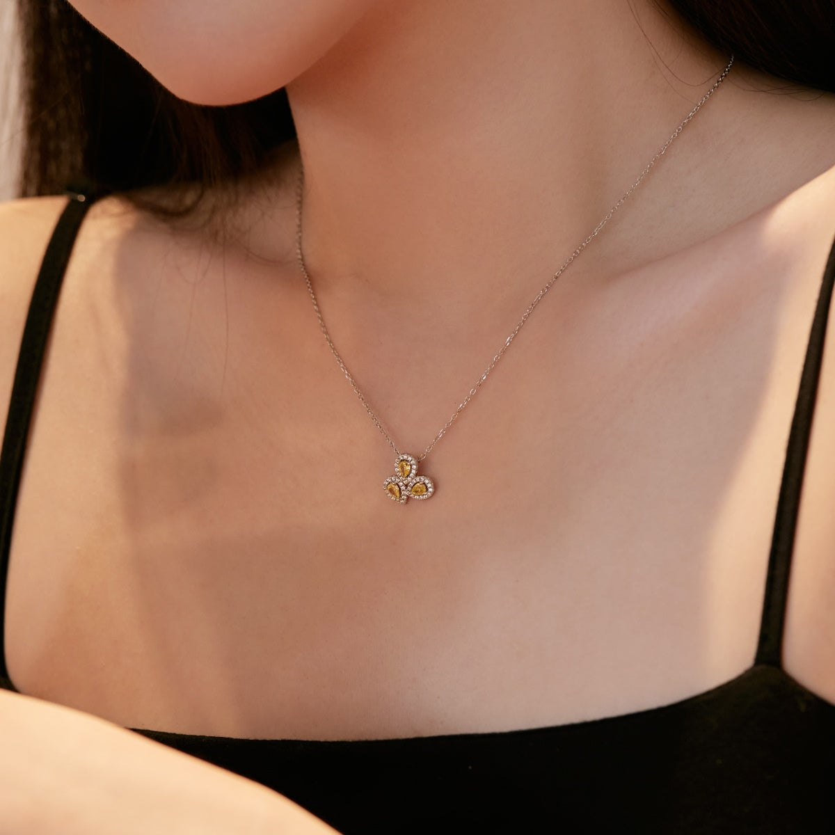 [CharmAmor]Elegant Flower Shape Pear Cut Necklace