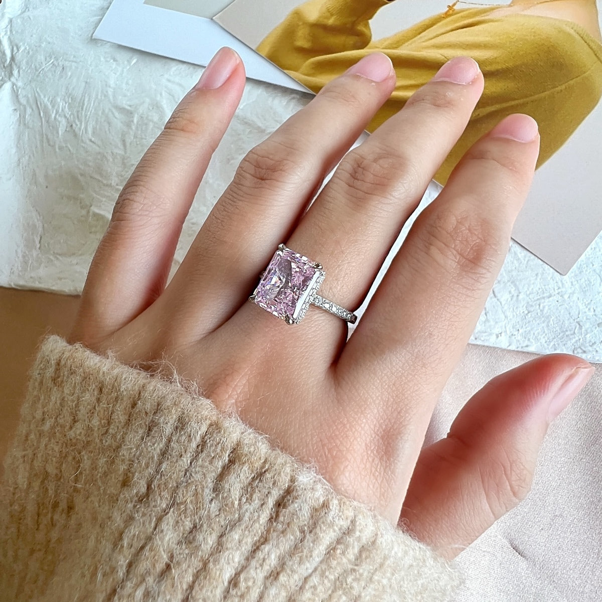 [CharmAmor]4.0 Carat Luxurious Engagement Ring