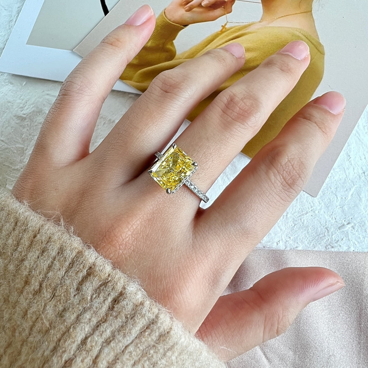 [CharmAmor]4.0 Carat Luxurious Engagement Ring