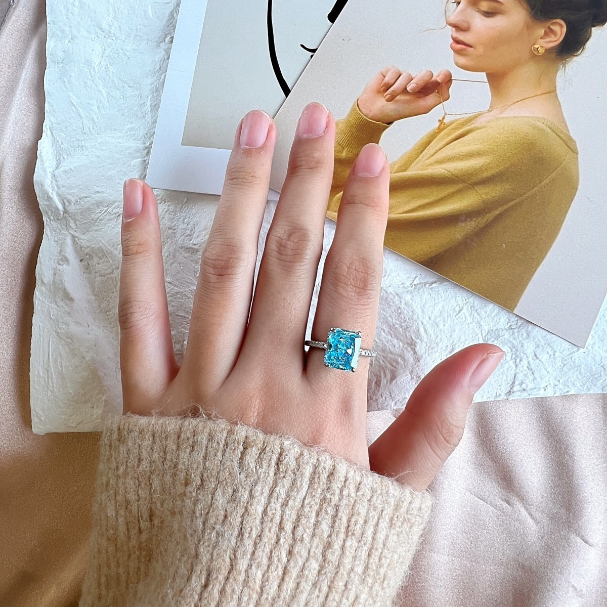 [CharmAmor]4.0 Carat Luxurious Engagement Ring