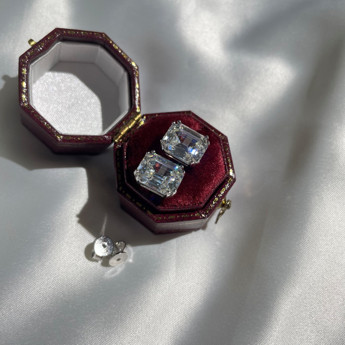 [CharmAmor]Dazzling Square Shape Earrings