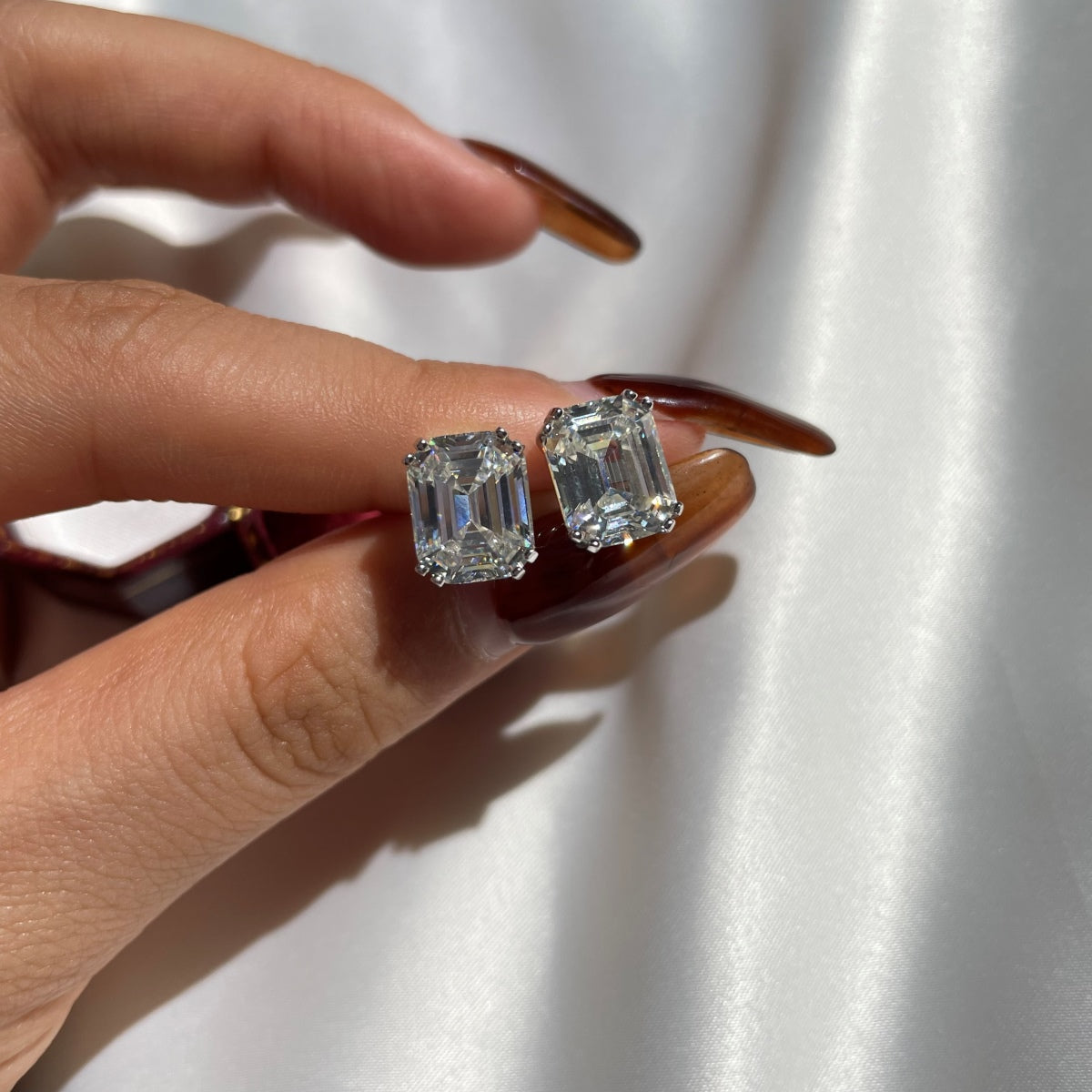 [CharmAmor]Dazzling Square Shape Earrings