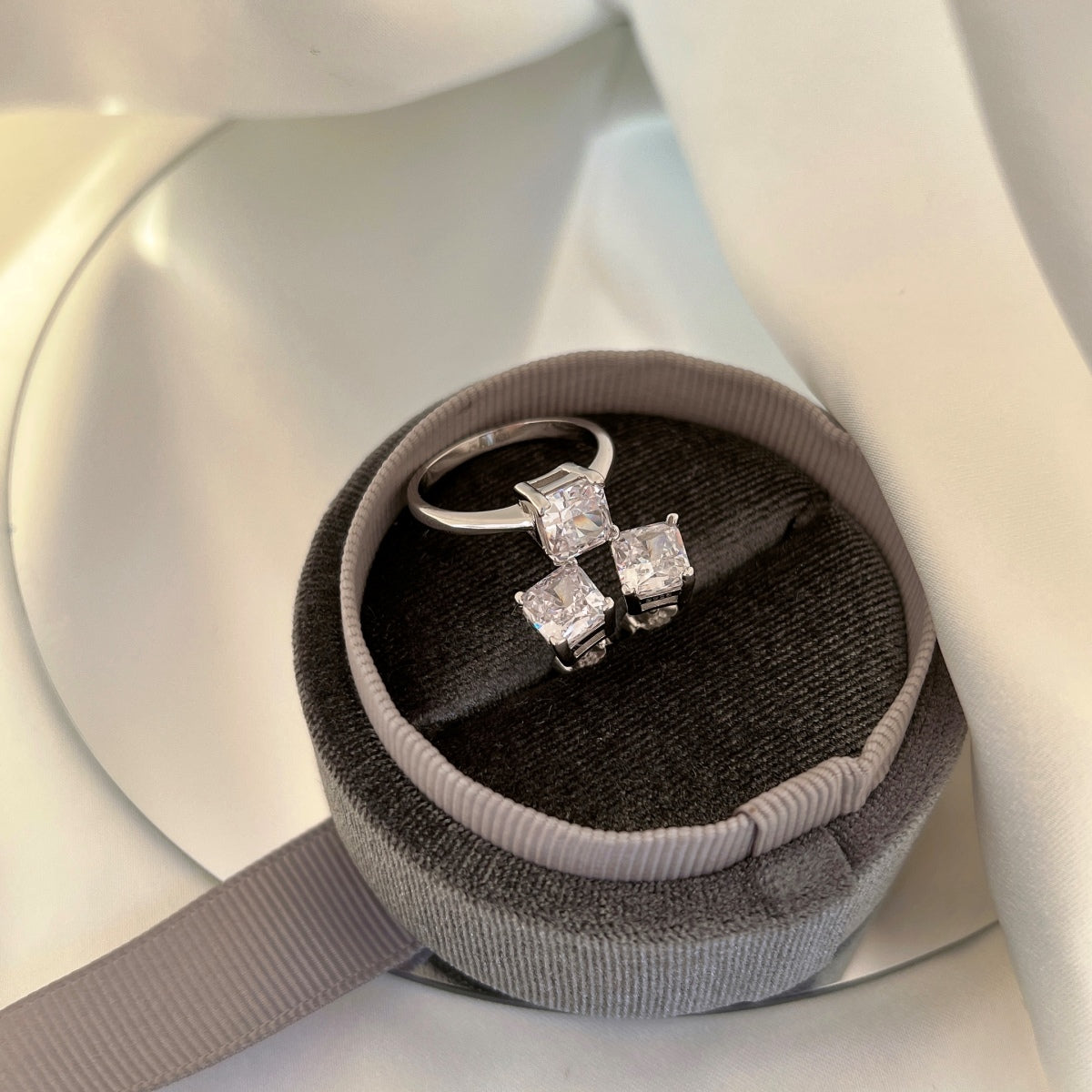 [CharmAmor]1.0 Carat Radiant Princess Cut Wedding Earrings