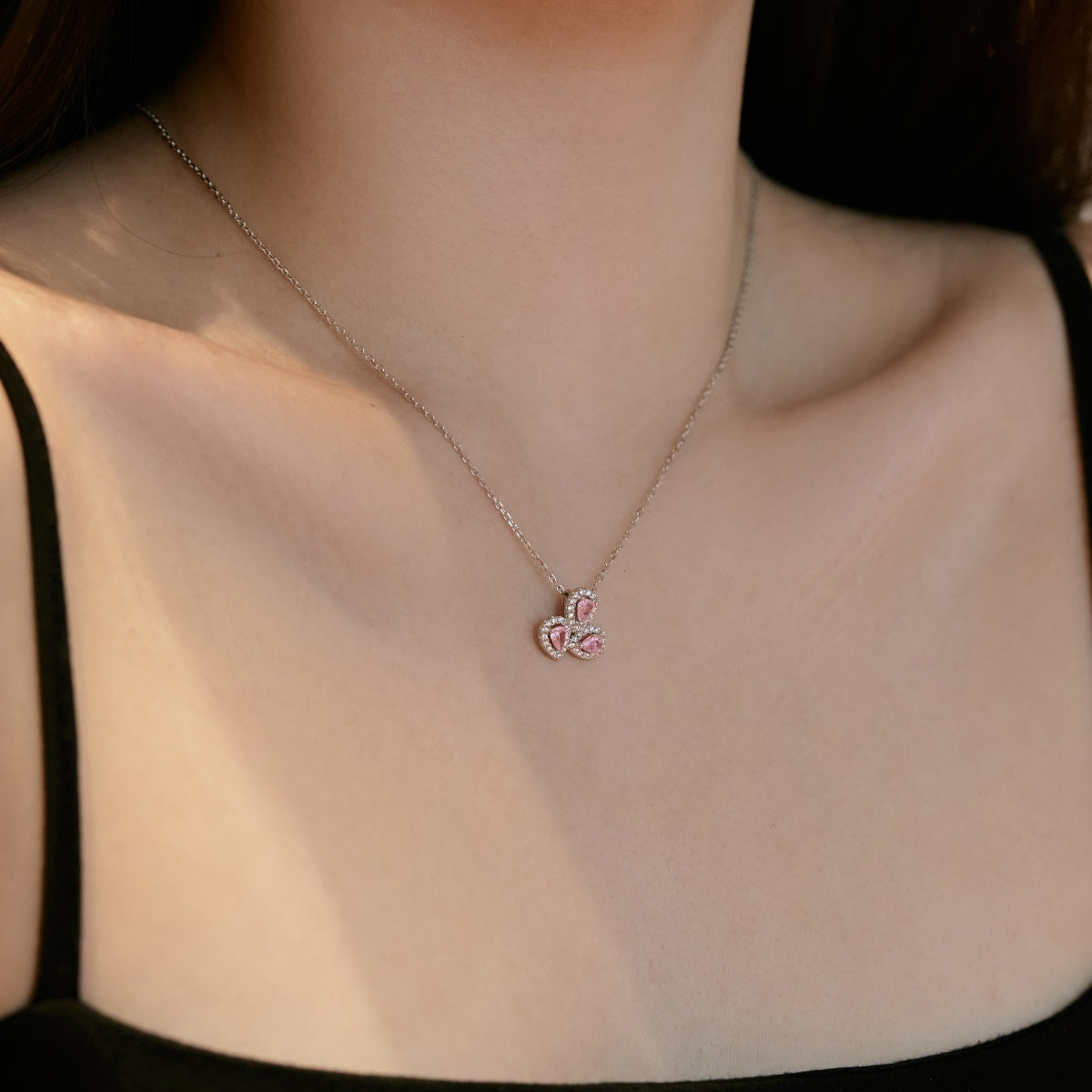 [CharmAmor]Elegant Flower Shape Pear Cut Necklace