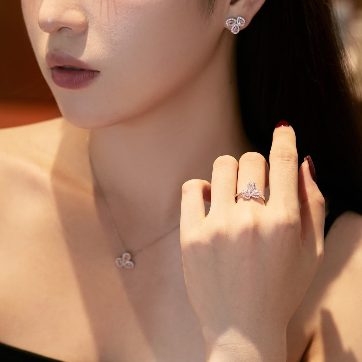 [CharmAmor]Elegant Flower Shape Pear Cut Necklace
