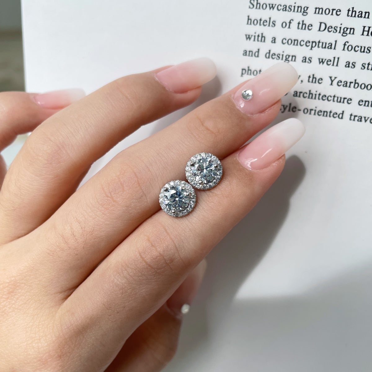 [CharmAmor]Classic Princess Round Shape Earrings