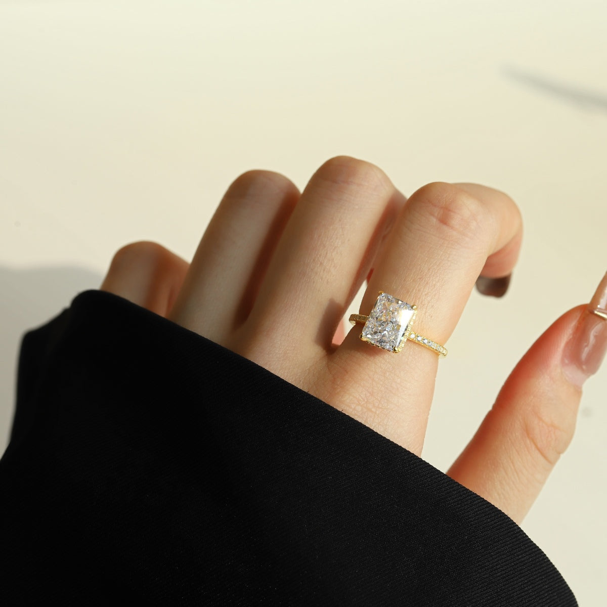 [CharmAmor]4.0 Carat Luxurious Engagement Ring