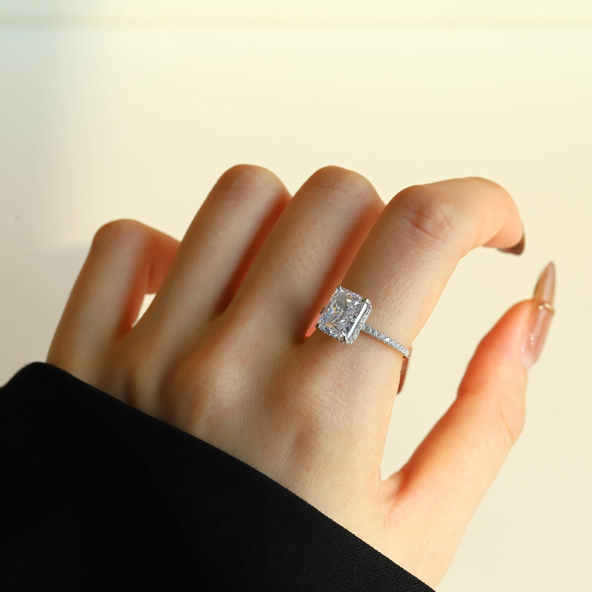 [CharmAmor]4.0 Carat Luxurious Engagement Ring