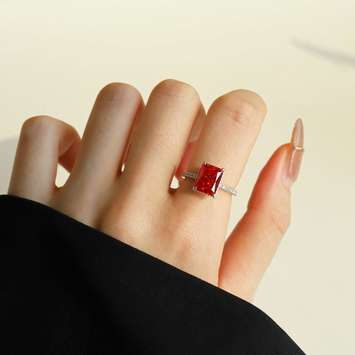 [CharmAmor]4.0 Carat Luxurious Engagement Ring