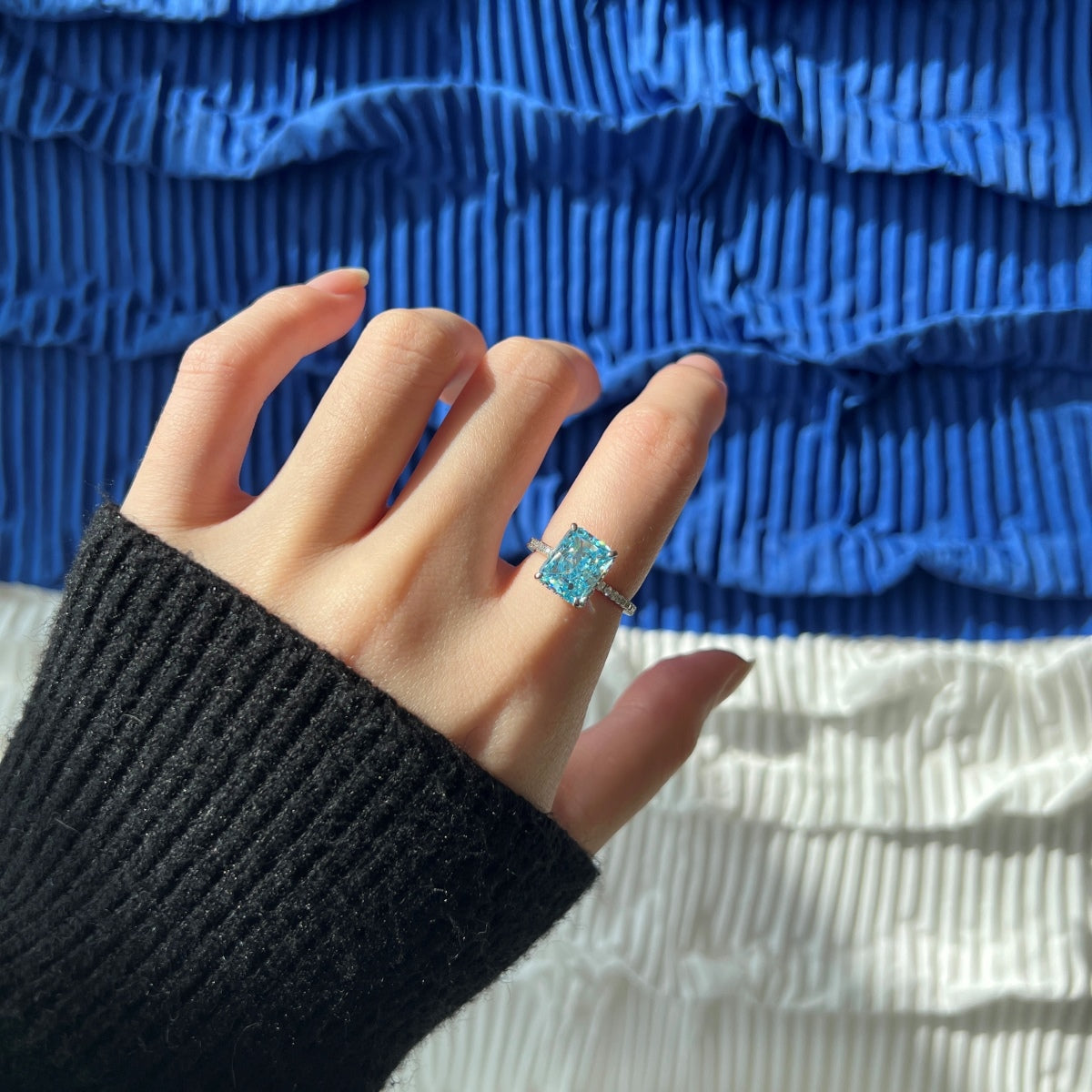 [CharmAmor]4.0 Carat Luxurious Engagement Ring