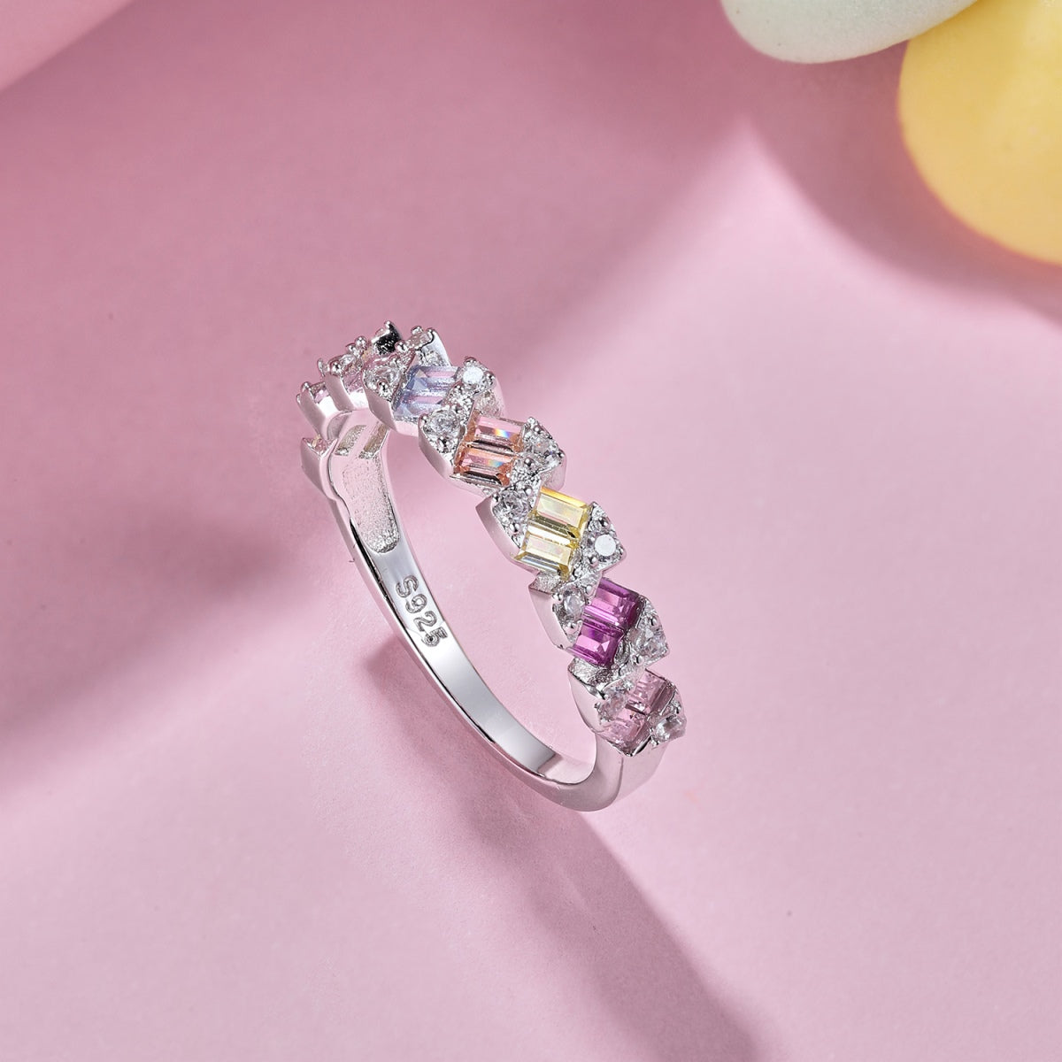 [CharmAmor]Delicate Vibrant Emerald Cut Daily Ring