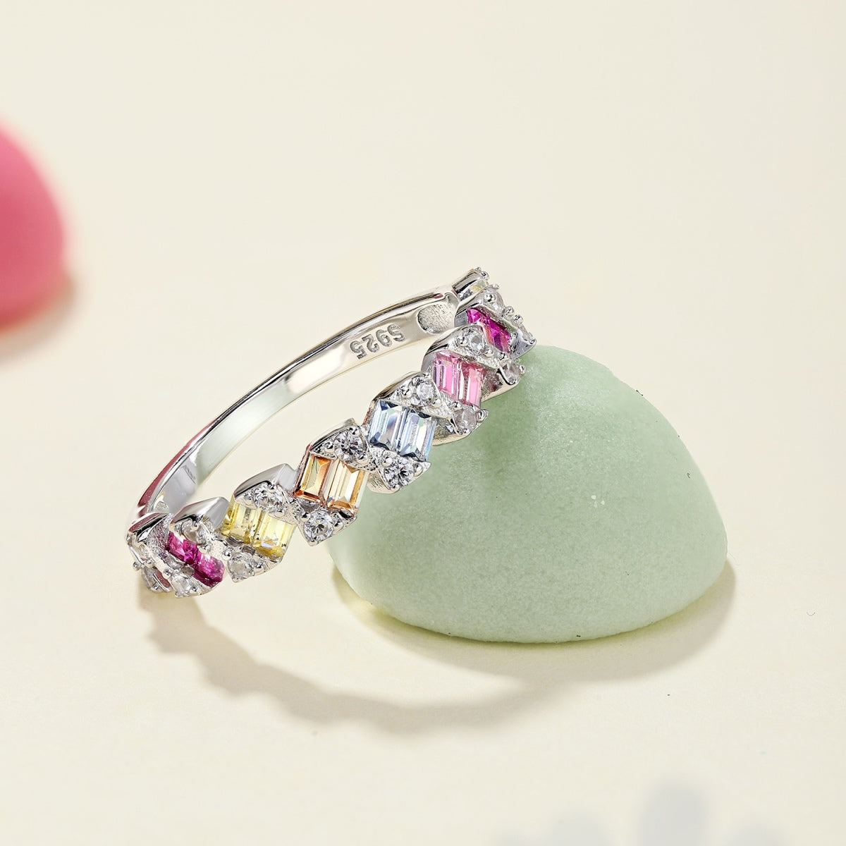 [CharmAmor]Delicate Vibrant Emerald Cut Daily Ring