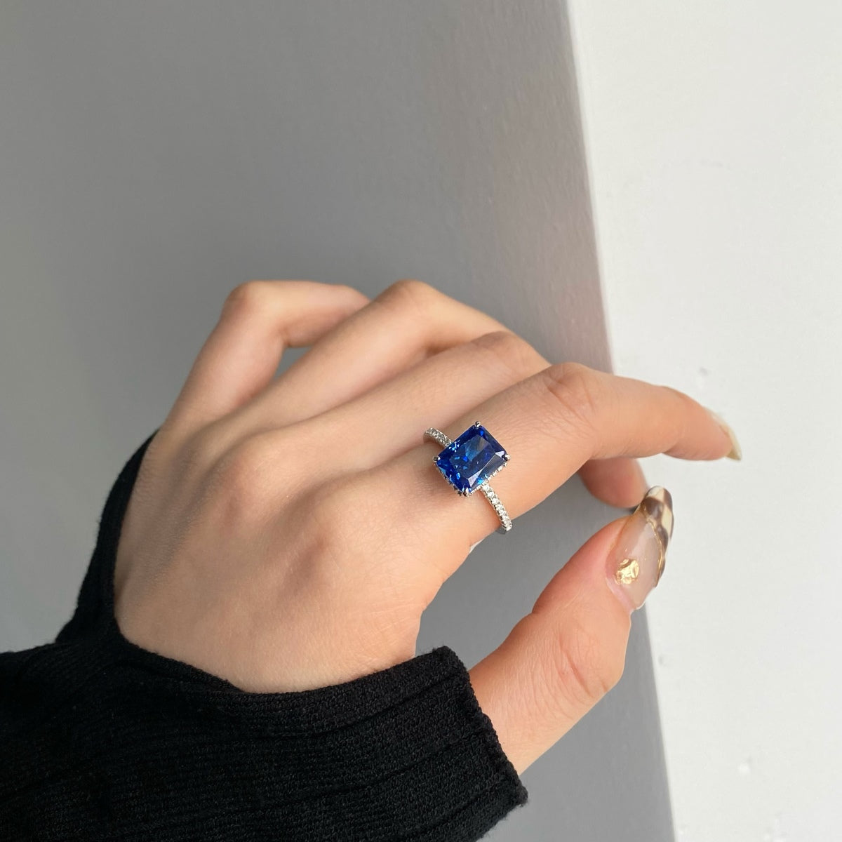 [CharmAmor]4.0 Carat Luxurious Engagement Ring