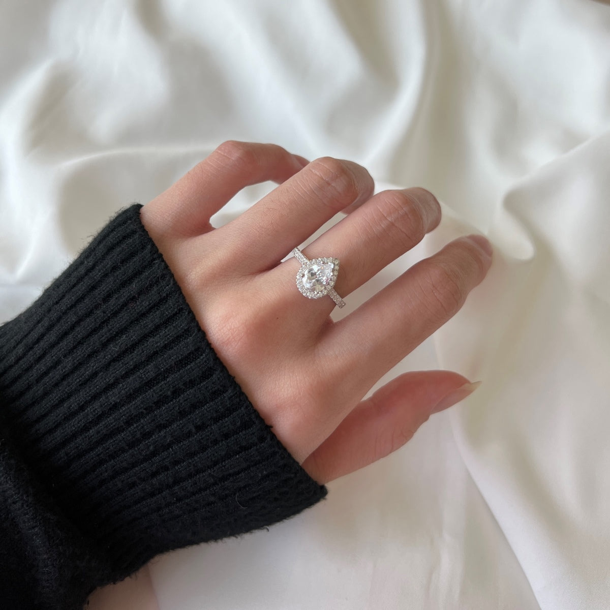 [CharmAmor]1.0 Carat Luxurious Resplendent Water Drop Shape Wedding Ring