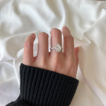 [CharmAmor]1.0 Carat Luxurious Resplendent Water Drop Shape Wedding Ring