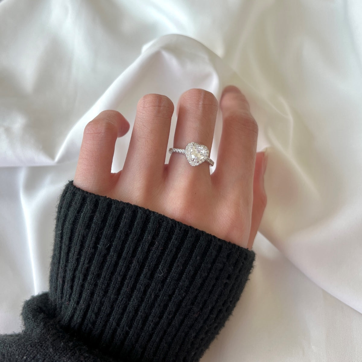 [CharmAmor]Eternity Splashy Romantic Heart Shape Lover Ring