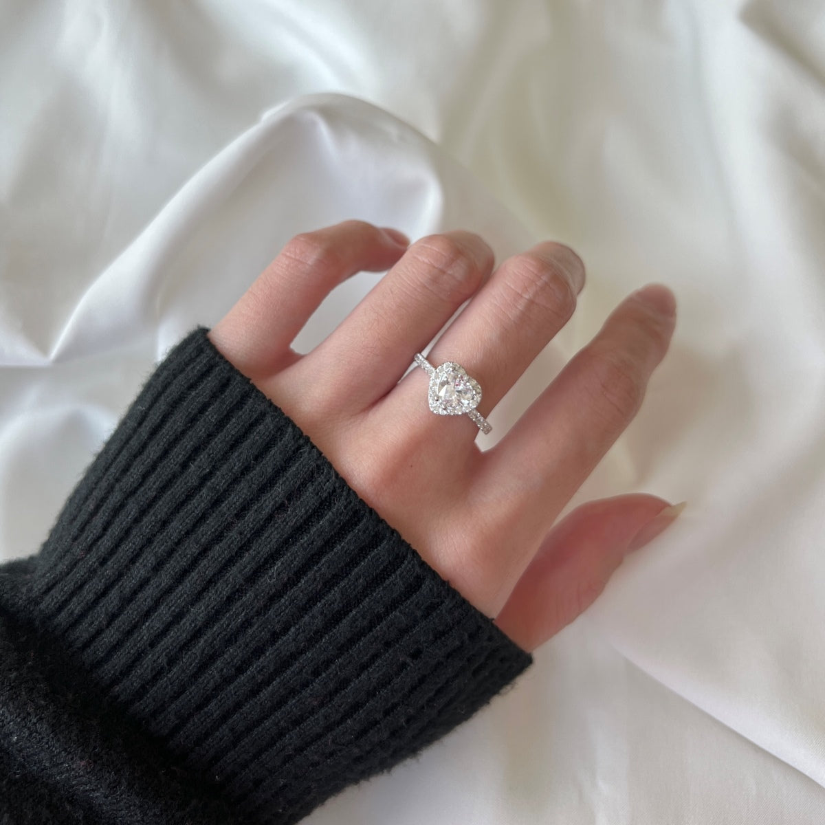 [CharmAmor]Eternity Splashy Romantic Heart Shape Lover Ring