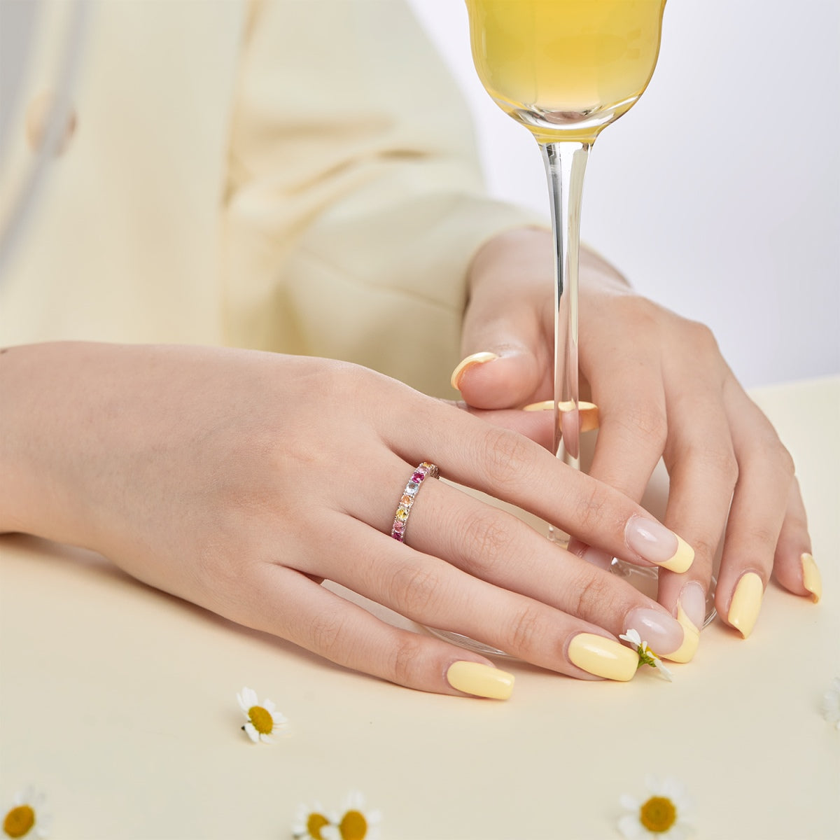 [CharmAmor]Dazzling Lustrous Round Cut Tennis Ring