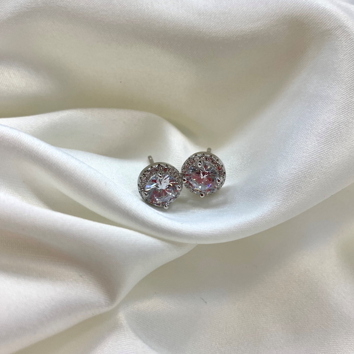 [CharmAmor]Classic Princess Round Shape Earrings