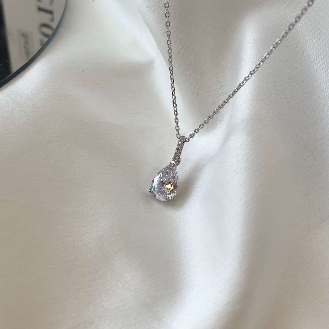 [CharmAmor]Delicate Water Drop Shape Fashion Necklace