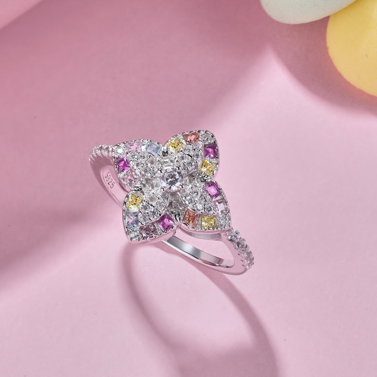 [CharmAmor]Luxurious Colorful Flower Shape Banquet Ring