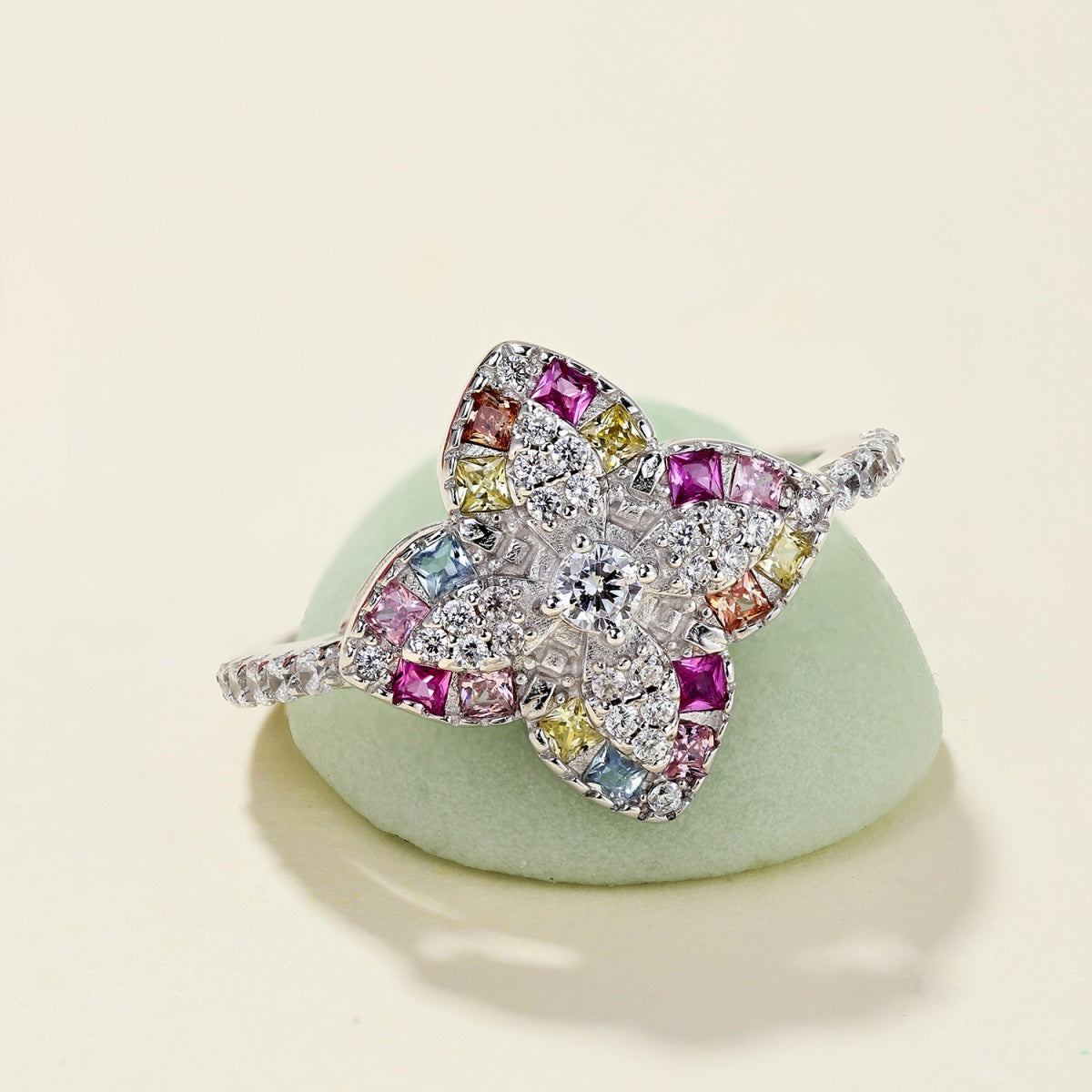 [CharmAmor]Luxurious Colorful Flower Shape Banquet Ring