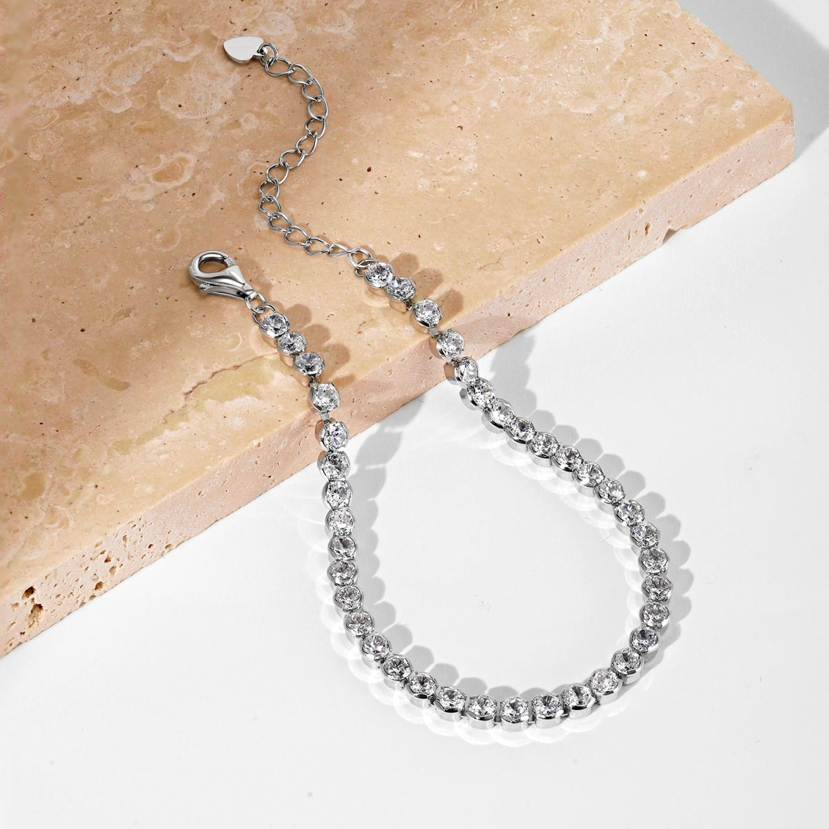 [CharmAmor]Ornate  Sparkling Round Cut Daily Bracelet