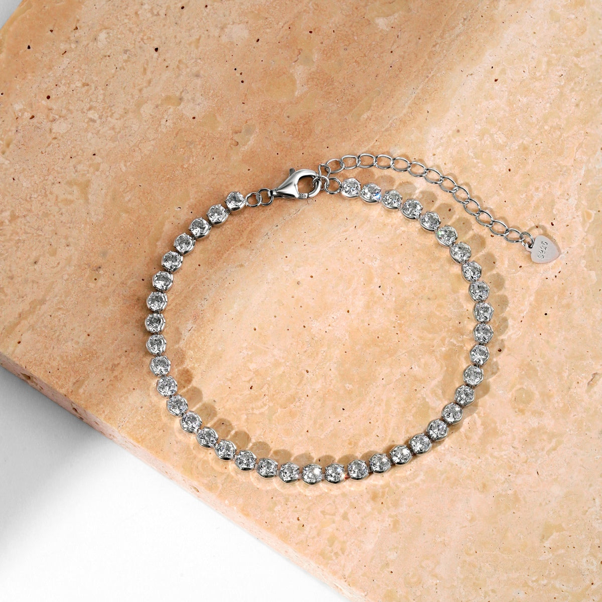 [CharmAmor]Ornate  Sparkling Round Cut Daily Bracelet