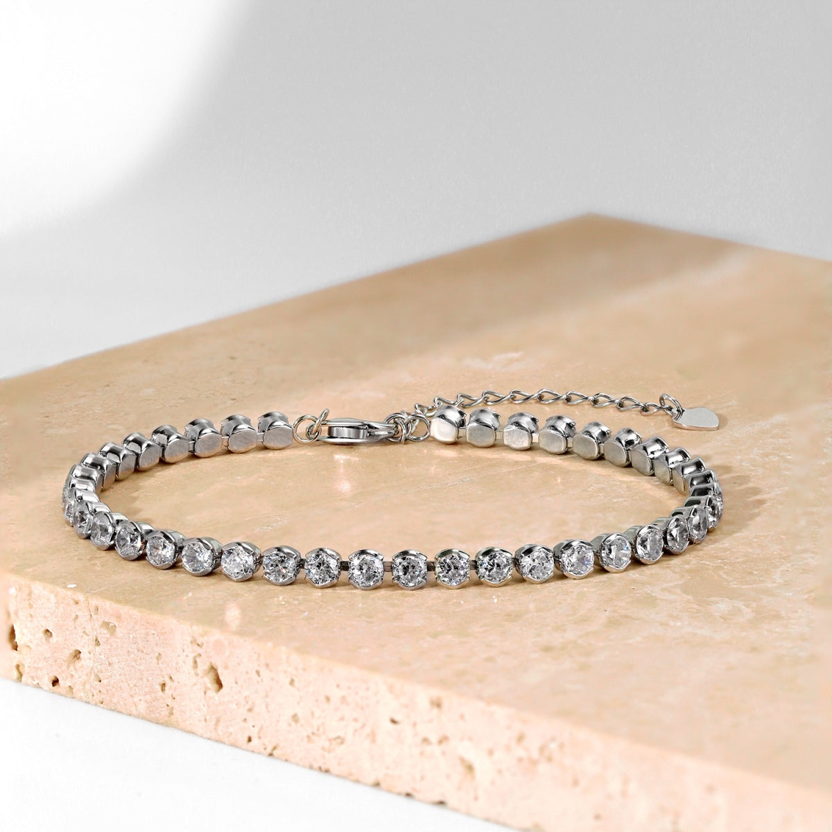 [CharmAmor]Ornate  Sparkling Round Cut Daily Bracelet