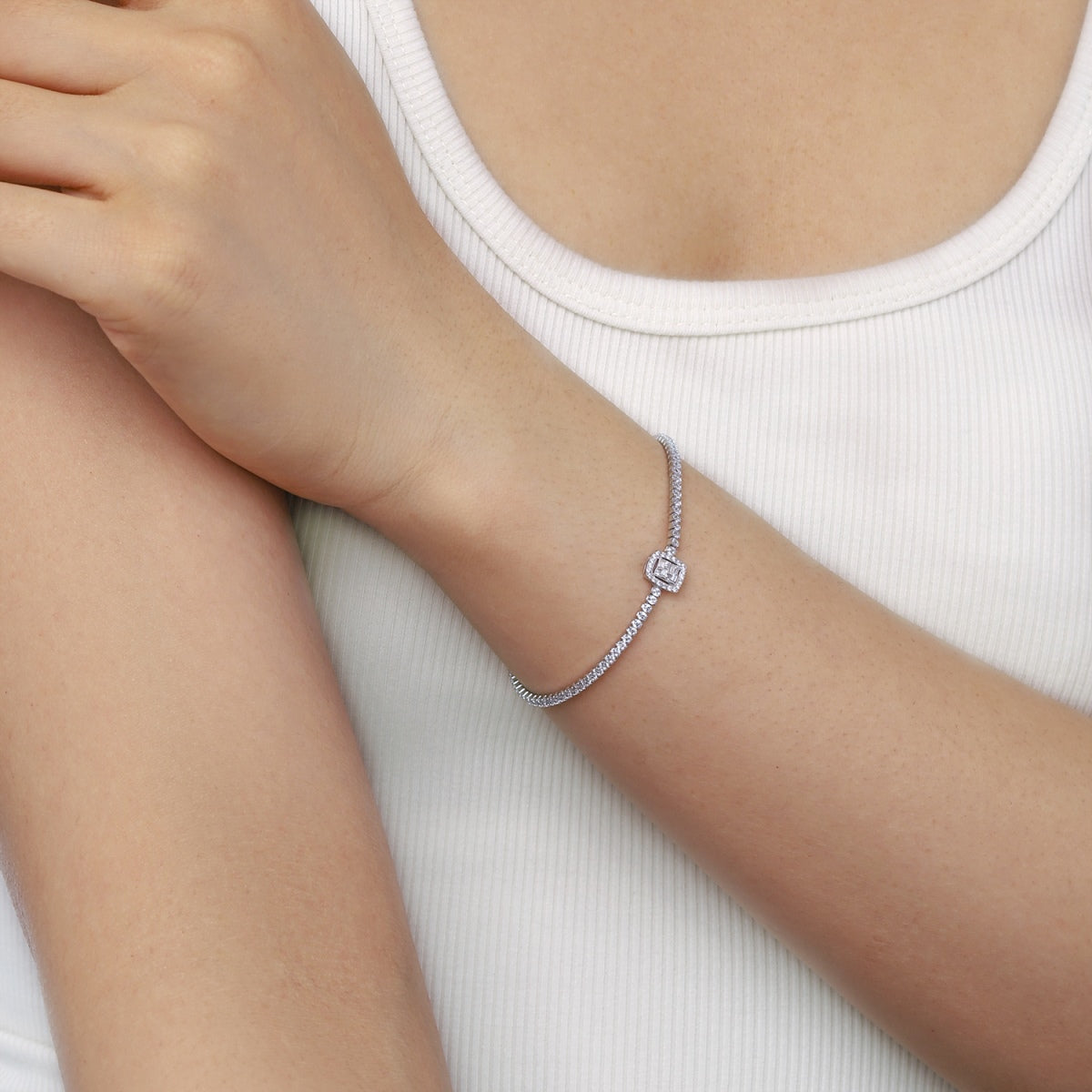 [CharmAmor]Luxurious Dazzling Square Shape Banquet Bracelet