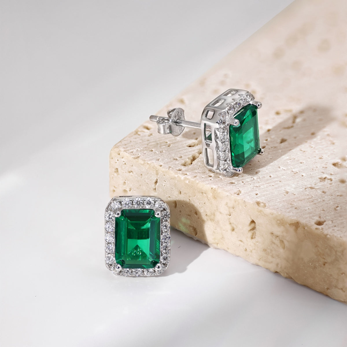 [CharmAmor]Luxurious Dainty Emerald Cut Banquet Earrings