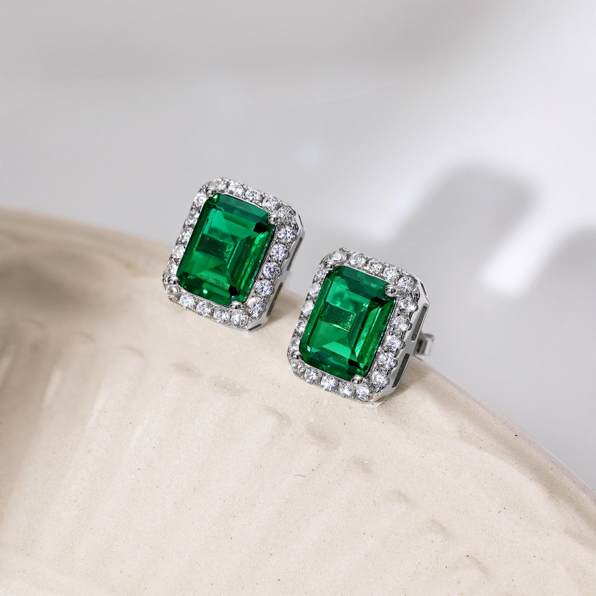 [CharmAmor]Luxurious Dainty Emerald Cut Banquet Earrings