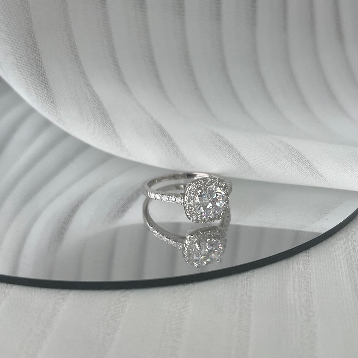 [CharmAmor]Dazzling Resplendent Round Cut Wedding Ring