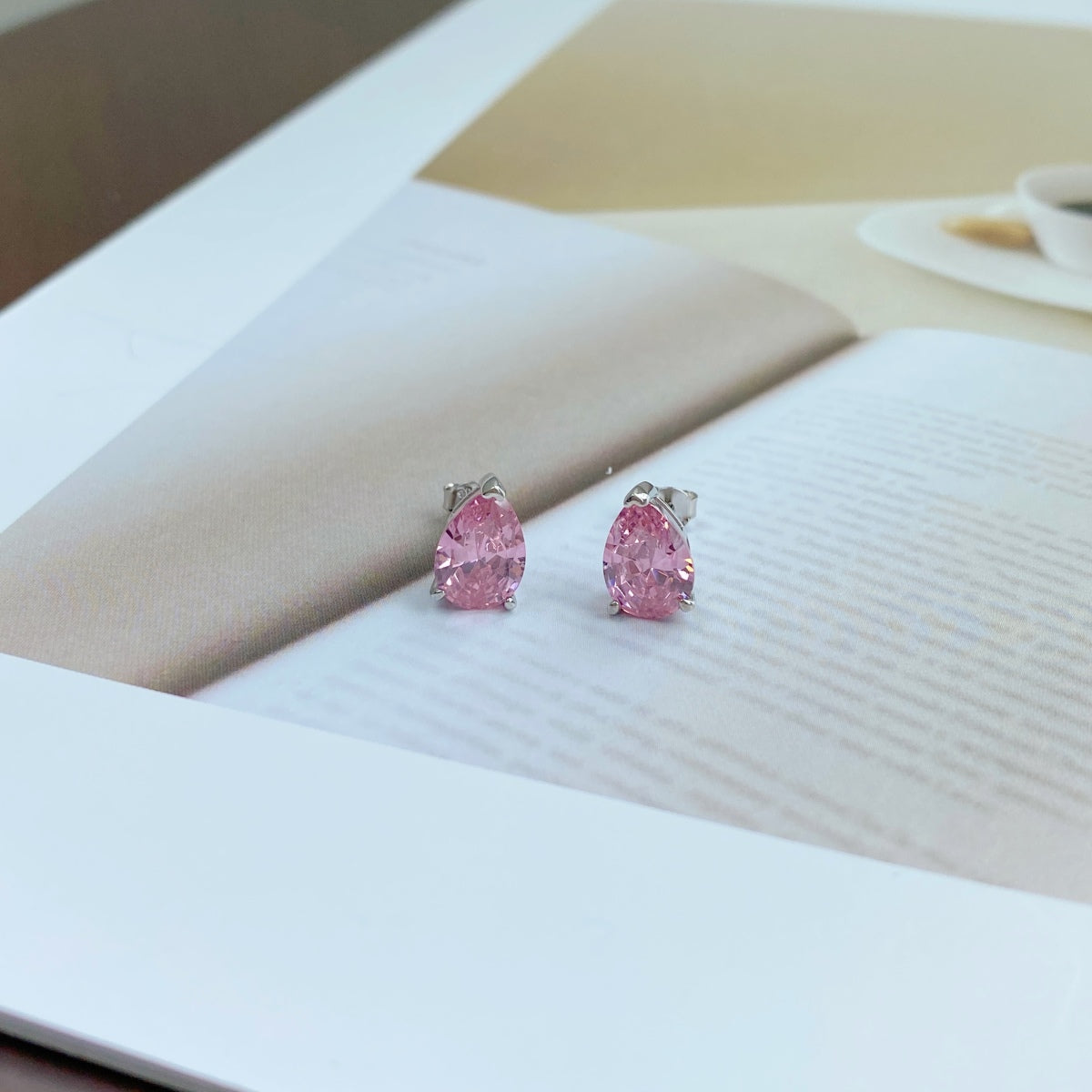 [CharmAmor]Ornate Water Drop Shape Earrings