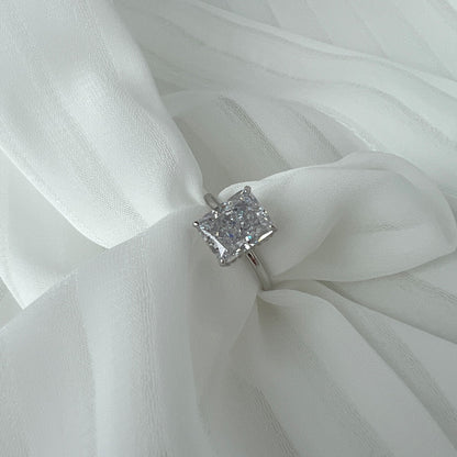 [CharmAmor]4.0 Carat Ornate Enchanting Radiand Cut Banquet Ring
